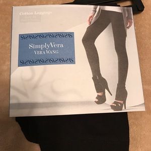 Vera Wang leggings. Size M. New.