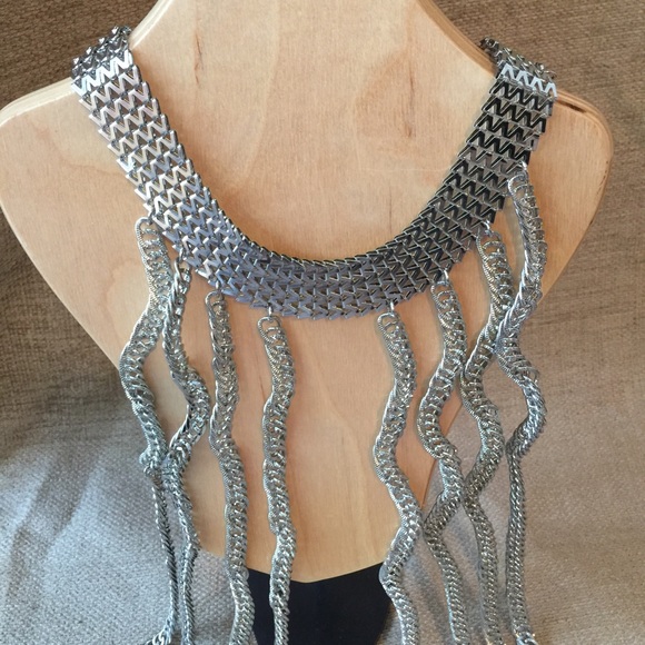 Bold Beautiful Necklace - Picture 3 of 4