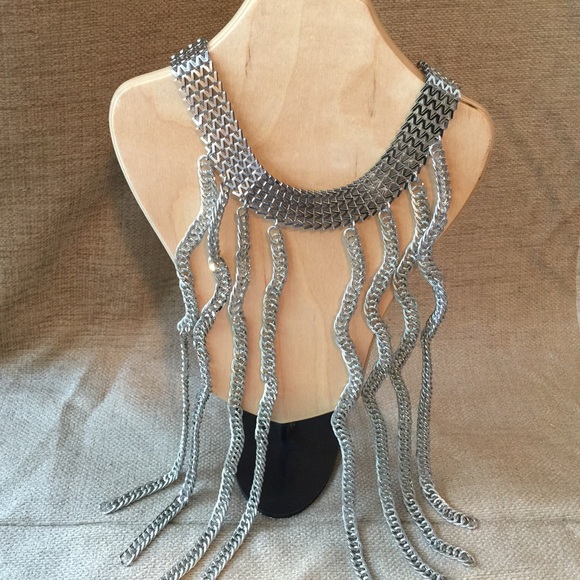 Bold Beautiful Necklace - Picture 4 of 4