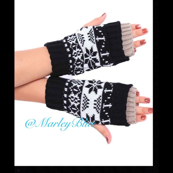 Buy2 Get 1 FREE!!Black & White Fingerless Winter Gloves