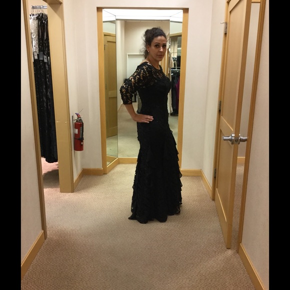 Kay Unger black gown - Picture 3 of 3