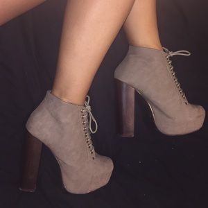 Lace up bootie with chunky heel!
