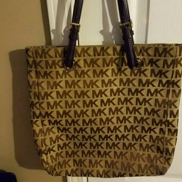 MK Large Tote - Picture 1 of 2