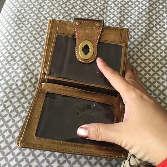 Gold coach wallet - Picture 2 of 4