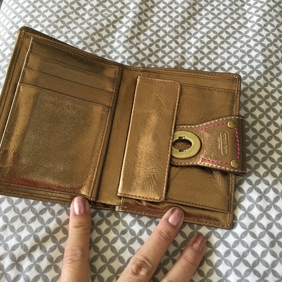 Gold coach wallet - Picture 3 of 4