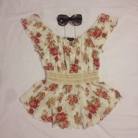 Rue 21 Off-the-Shoulder Top - Picture 1 of 4