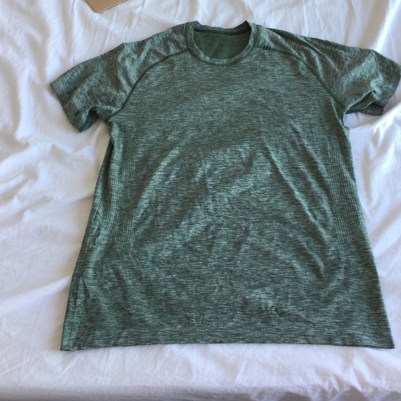 Lululemon metal vent tee