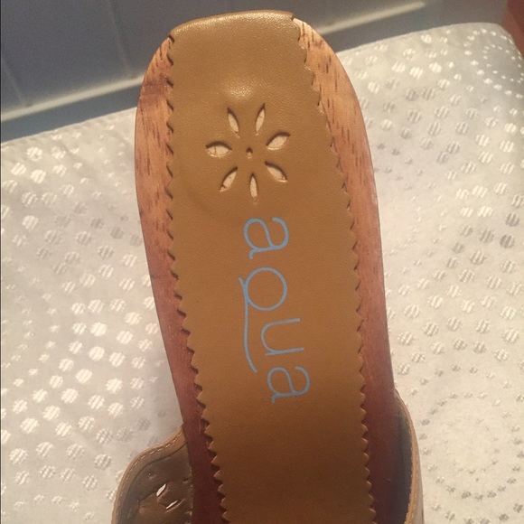 Aqua Size 9.5, sweet flower cut-out - Picture 2 of 2