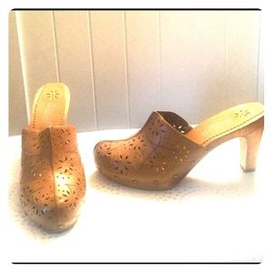 Aqua Size 9.5, sweet flower cut-out