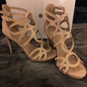 Report Triton heels size 7