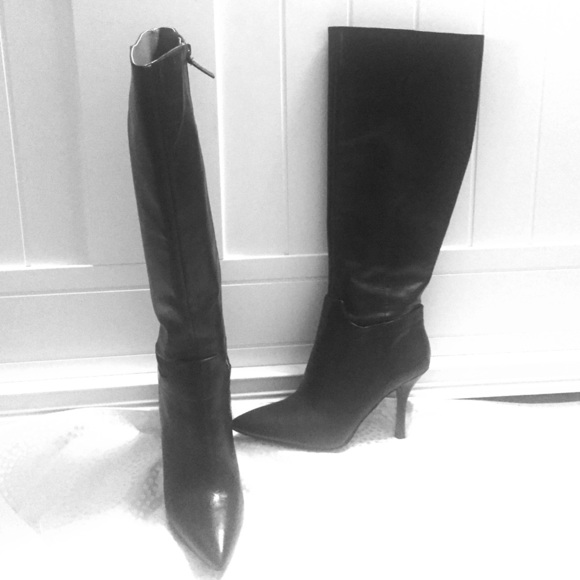 Nine West black leather boot, size 9 - Picture 2 of 4