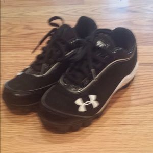 Boys under armour baseball spikes