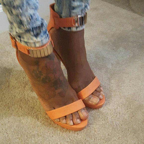 Sold - Picture 3 of 3