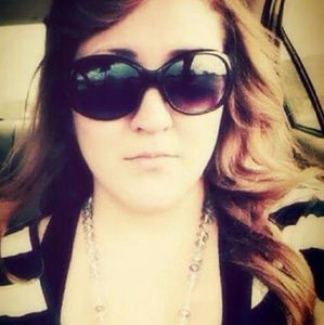 Meet your Posher, Claudia