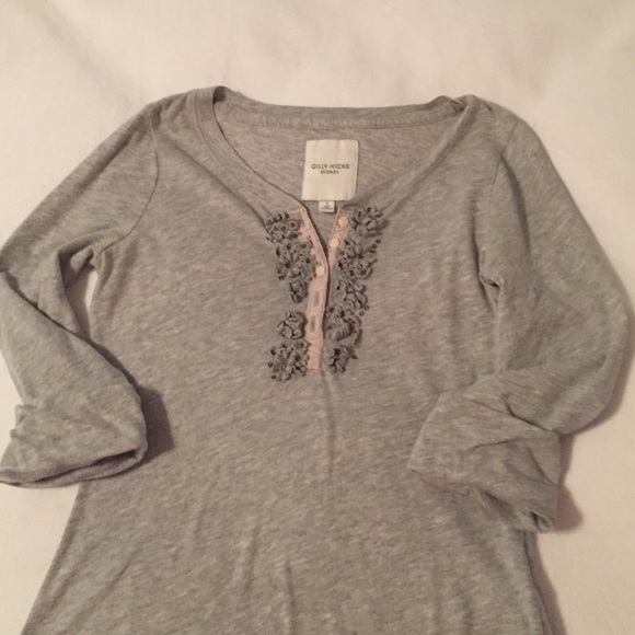Gilly Hicks 3/4 sleeved shirt