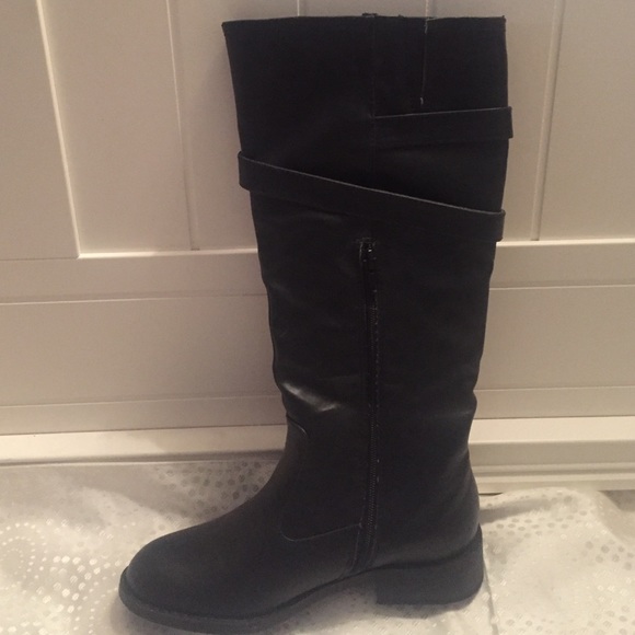 Black boots, size 6.5 - Picture 2 of 3