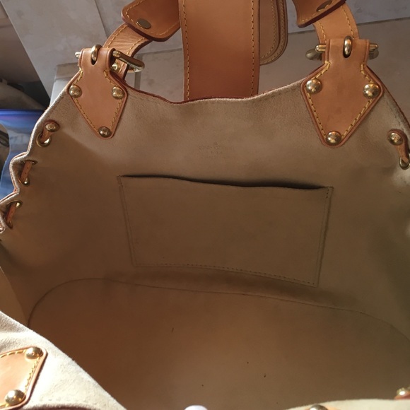 LOUIS VUITTON❣️
L E M leather Theda PM Bag - Picture 3 of 9