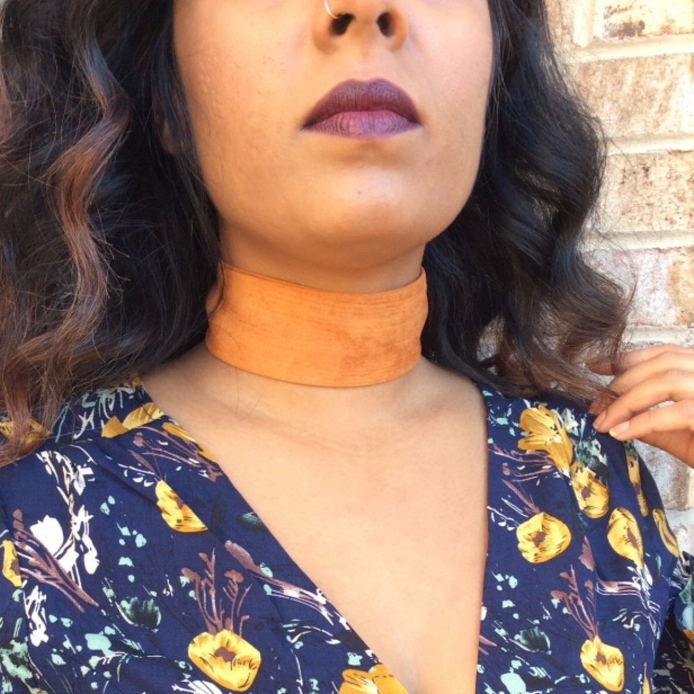 Mustard velvet choker