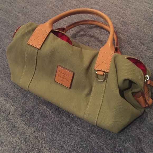 Dooney & Bourke Handbags - Stylish Dooney and Bourke Purse