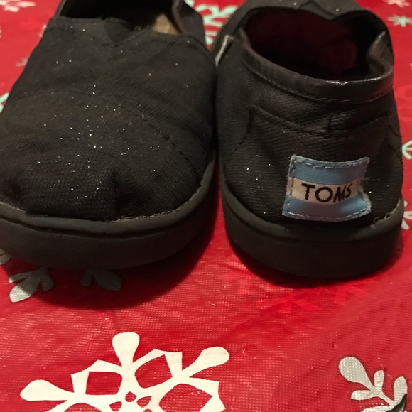 TOMS - Picture 2 of 4