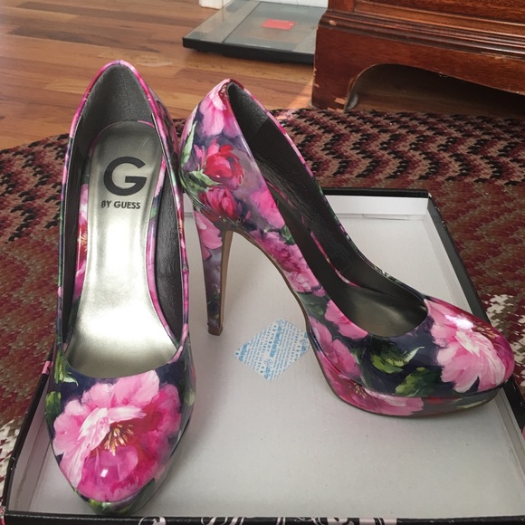 Guess floral shoes - Picture 1 of 3