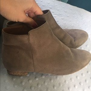 Light grey booties