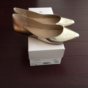 Ann Taylor Gold metallic leather flats 6