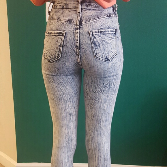 Sold - Picture 3 of 3