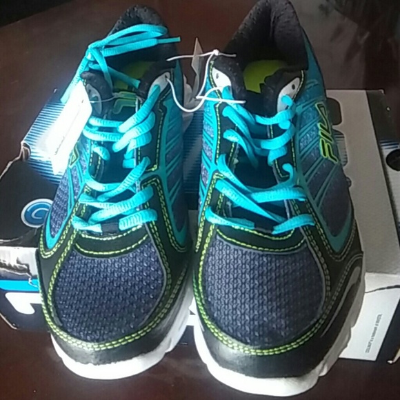 NWT Women's Size 9 Fila Cool Max Sneakers