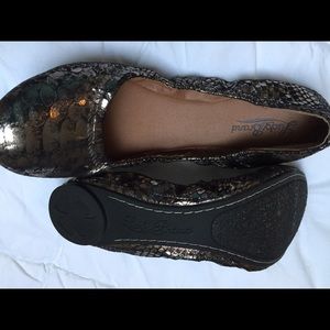 Lucky brand flats- NEW a bit of holiday sparkle!
