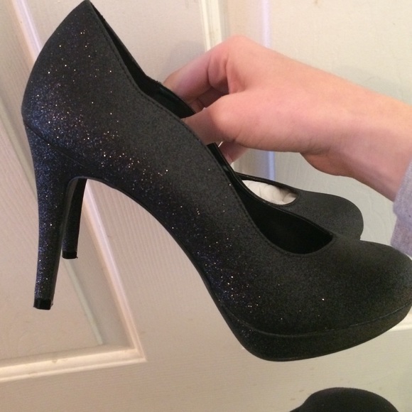 Sparkling Black Pumps