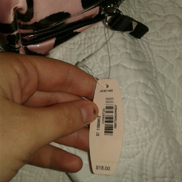 BRAND NEW VICTORIA'S SECRET makeup bags!! - Picture 3 of 4