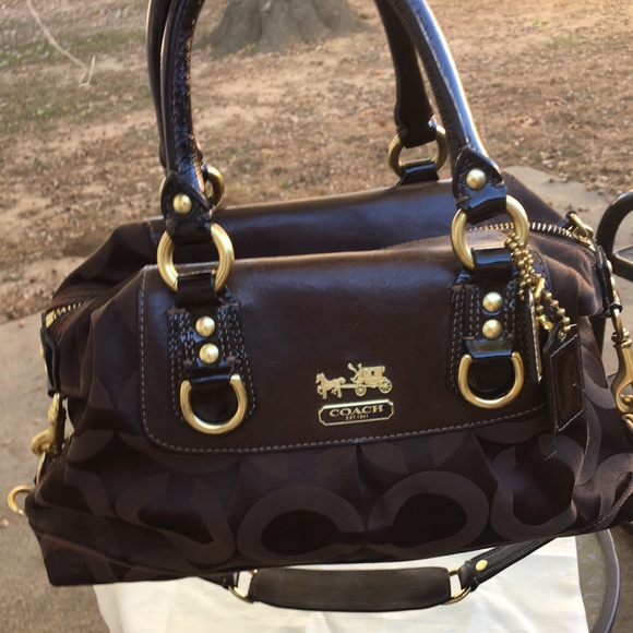 Coach purse with versatile long strap!