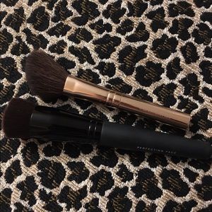 Bare minerals brush
