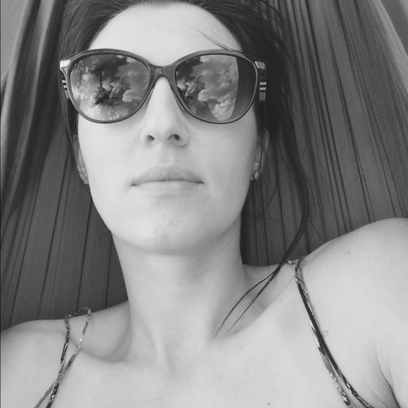 Meet your Posher, Roxy - Picture 1 of 1