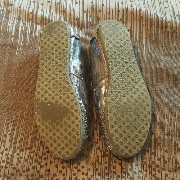 Toms - Picture 2 of 3