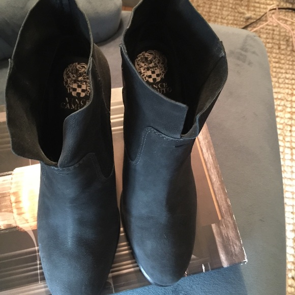 NEW VC Feina Black Leather Booties 8.5 - Picture 2 of 4