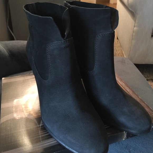 NEW VC Feina Black Leather Booties 8.5 - Picture 3 of 4