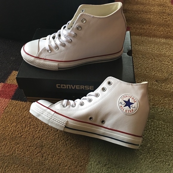 Converse Women's Chuck Taylors Lux in Leather - Picture 2 of 4