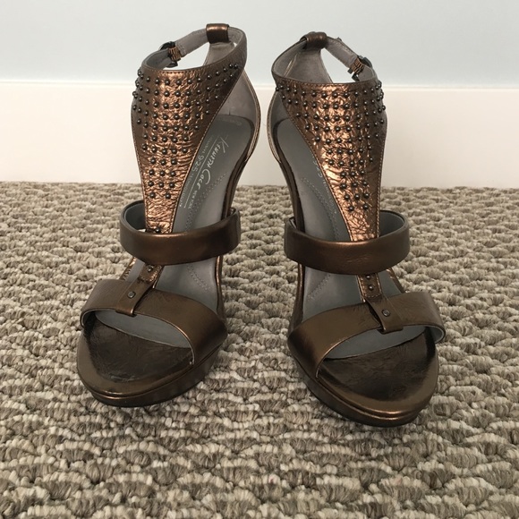 Like new. Worn once Kenneth Cole sandals.