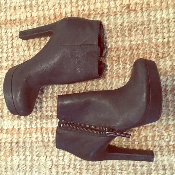 Gianni Bini high heel booties