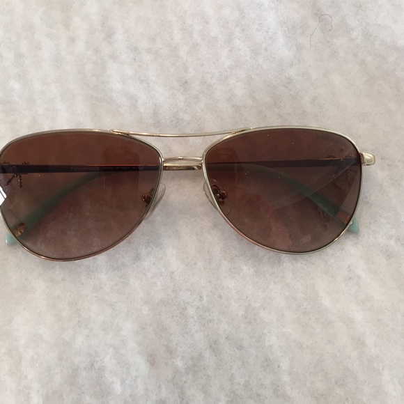 AUTHENTIC Tiffiany& Co sunglasses. TF3044. Aviator