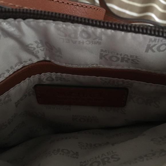 Monogram Michael Kors crossbody - Picture 3 of 4