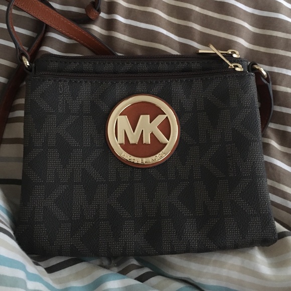Monogram Michael Kors crossbody - Picture 4 of 4