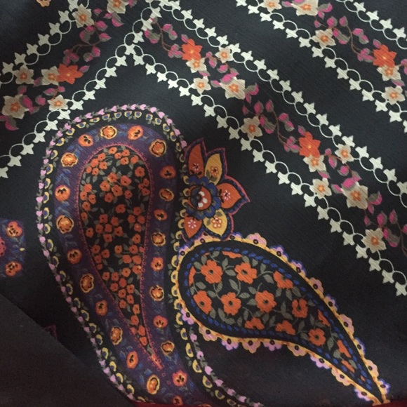 Top - Picture 2 of 2