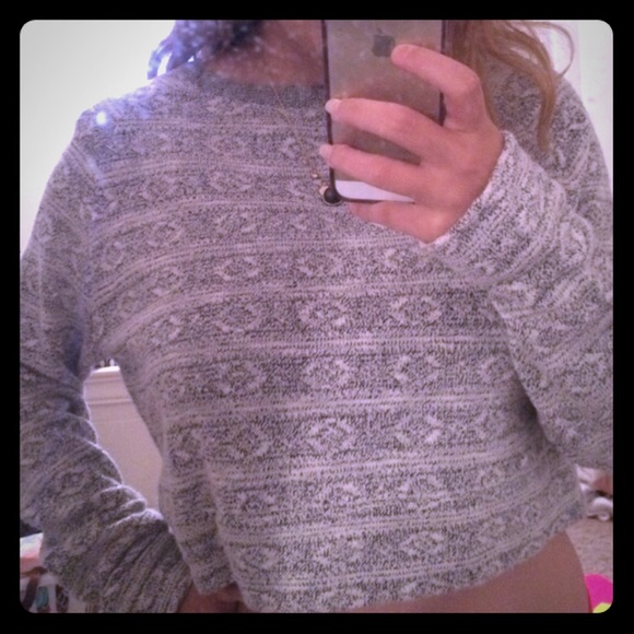 PRICE ⬇️ Urban Outfitters Patterned Crop Sweater