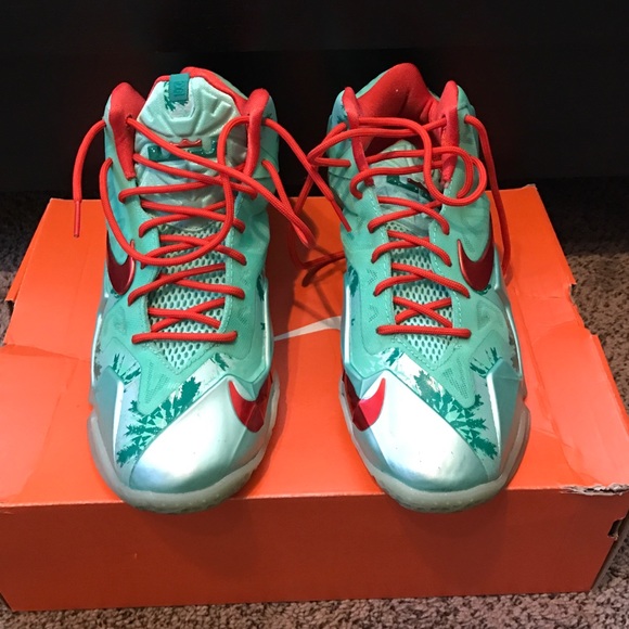 Lebron XI size 6 YOUTH 100% authentic lightly worn