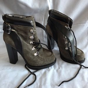 Edgy Nine West chunky heel, lace up "Smokino" boot