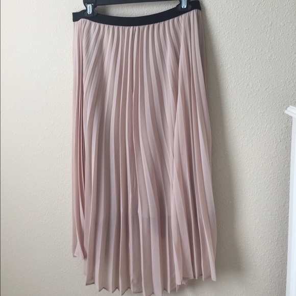 Sheer Nude Pleated Hi Lo Skirt - Picture 2 of 4