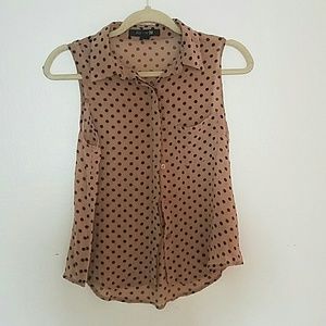 Sleeveless button up